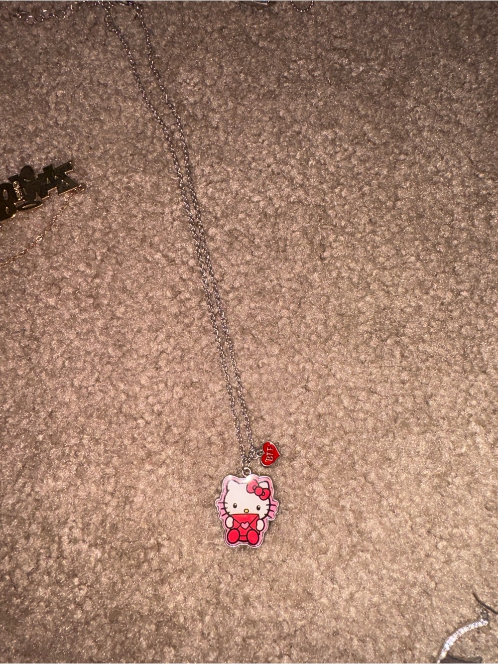 Hello Kitty necklaces #hellokitty #y2k #2000s #hollister 🤍
